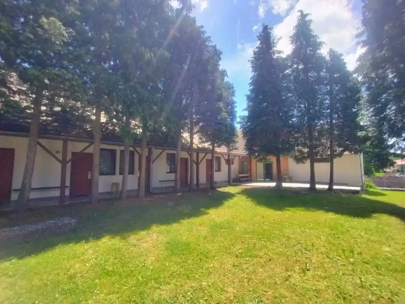 Eladó Üzleti ingatlan – Szaknyér