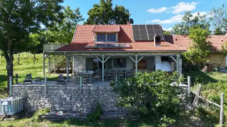 Eladó Családi ház – Pécsely, Szõlõhegy dűlő